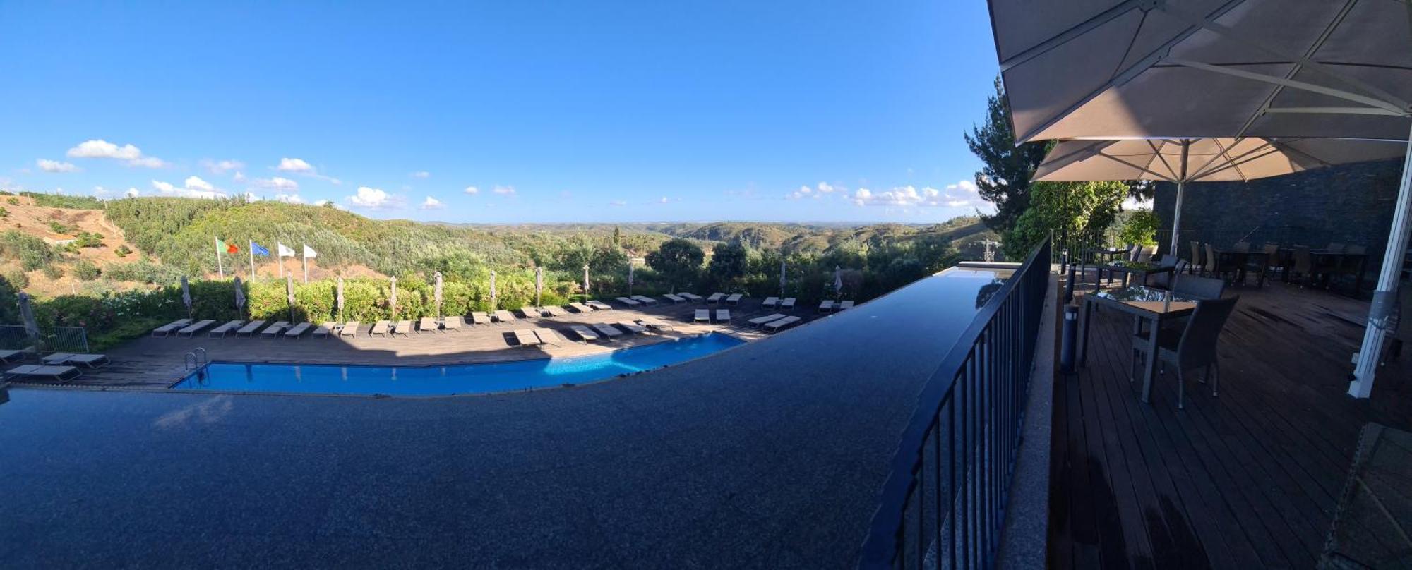 몬치크 리조트 앤 스파 몬시크 외부 사진 Infinity pool at the hotel