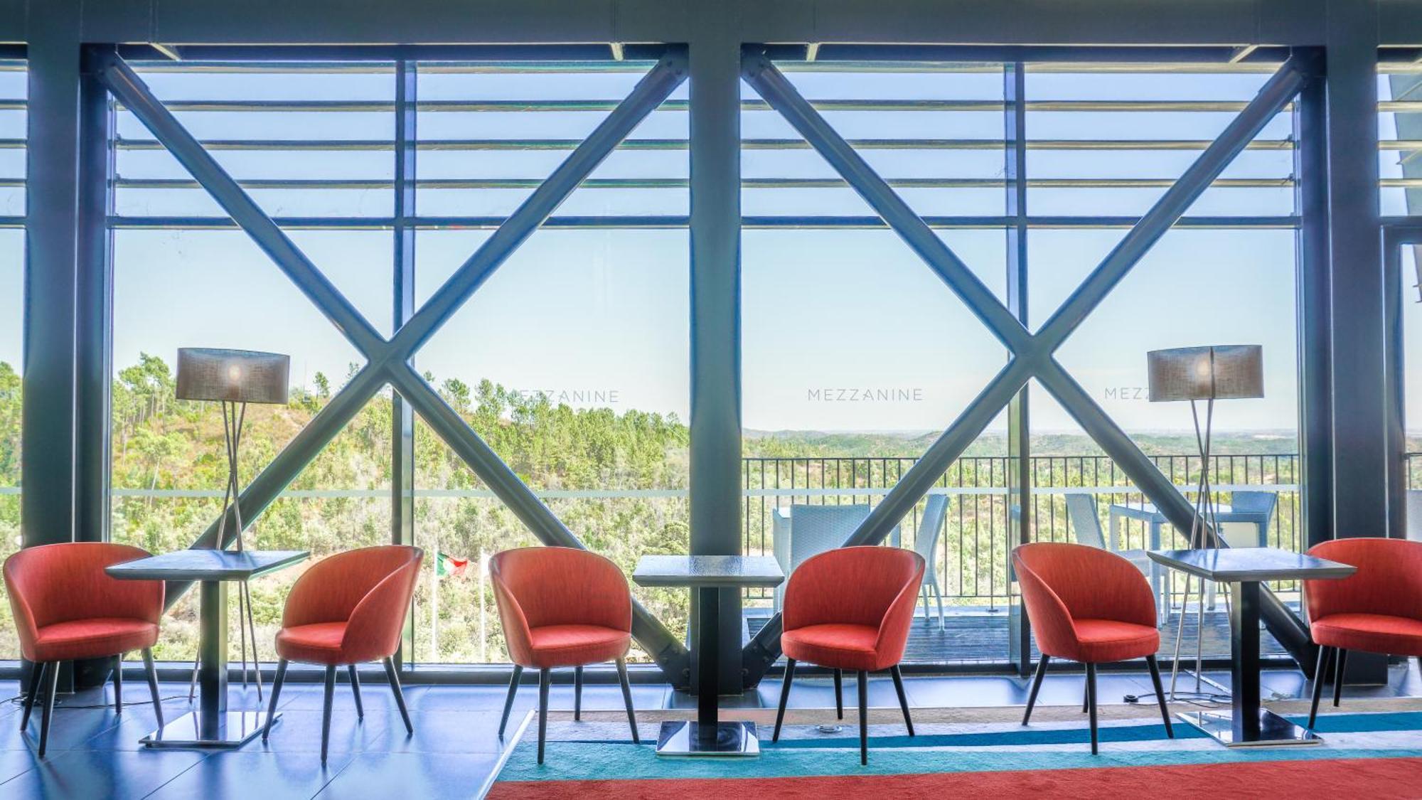 몬치크 리조트 앤 스파 몬시크 외부 사진 The interior of the library