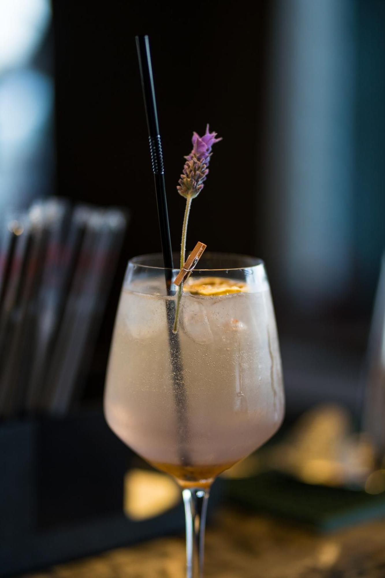 몬치크 리조트 앤 스파 몬시크 외부 사진 A lavender lemonade
