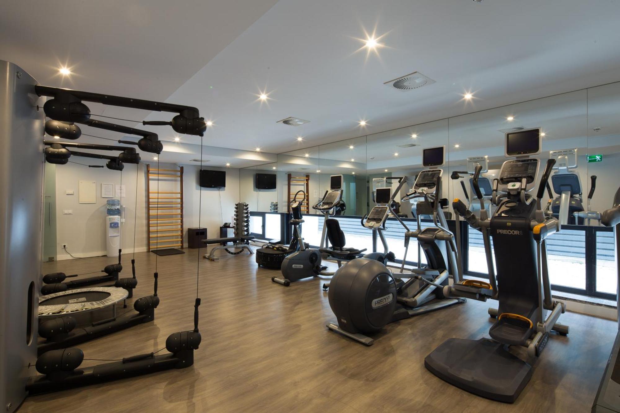몬치크 리조트 앤 스파 몬시크 외부 사진 The gym at the hotel