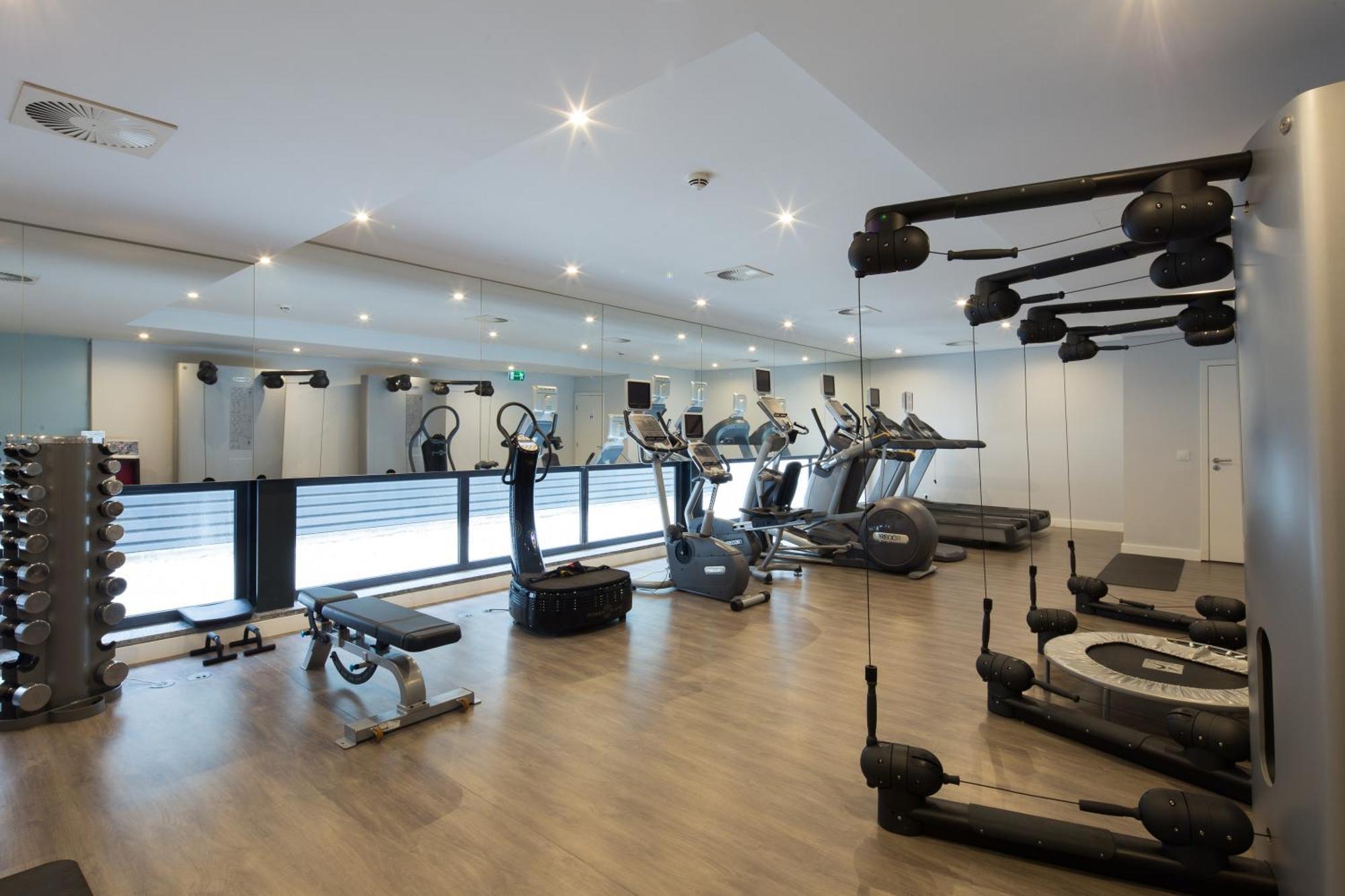 몬치크 리조트 앤 스파 몬시크 외부 사진 The gym at the hotel