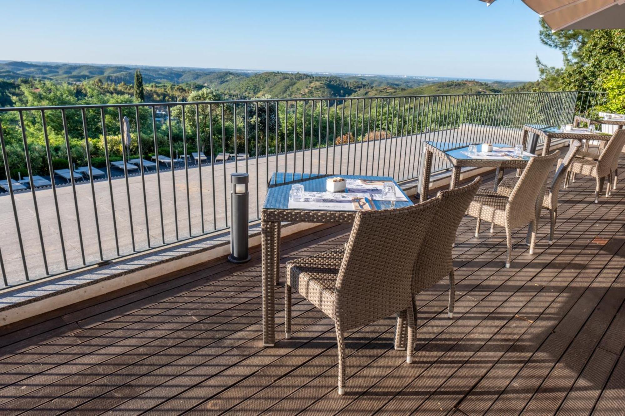 몬치크 리조트 앤 스파 몬시크 외부 사진 The rooftop terrace